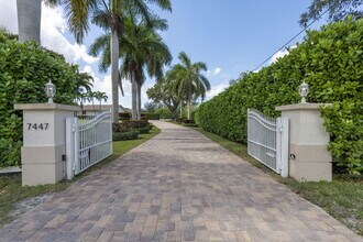 7447 NW 82nd Terrace in Parkland, FL - Building Photo - Building Photo