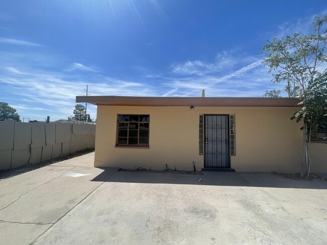 4212 Manzana Ave in El Paso, TX - Building Photo - Building Photo