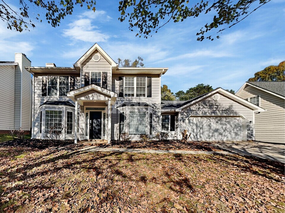 5918 Highland Grove Dr in Summerfield, NC - Building Photo