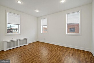 2400 S Hutchinson St in Philadelphia, PA - Building Photo - Building Photo