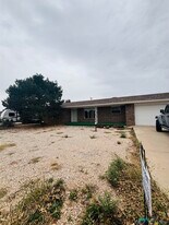 1317 Stratford Ln in Clovis, NM - Building Photo