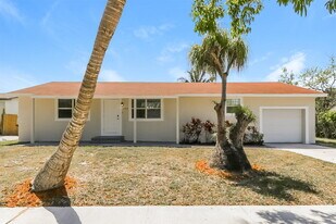1142 Monroe Blvd in Lantana, FL - Building Photo