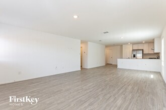 10714 Vinateros Dr in Converse, TX - Building Photo - Building Photo