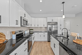 The Grand Meadows in East Granby, CT - Foto de edificio - Building Photo