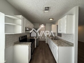 826 Thrasher Dr in San Antonio, TX - Building Photo - Building Photo