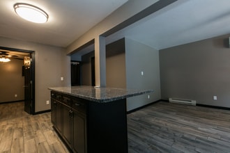 567 Loras Blvd in Dubuque, IA - Building Photo - Building Photo