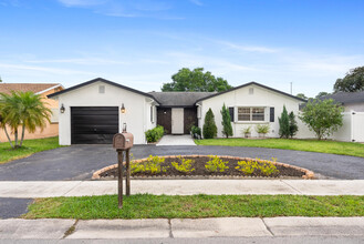 22300 SW 65th Ave in Boca Raton, FL - Building Photo - Building Photo