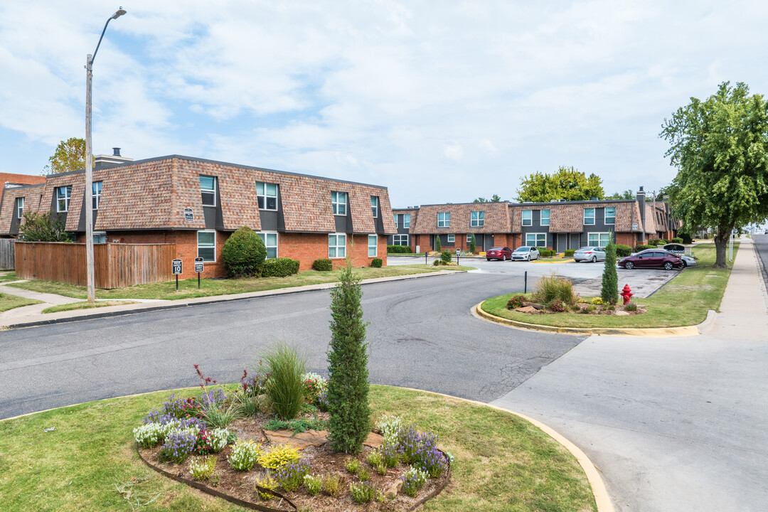 Meadowood Village Apartments in Oklahoma City, OK - Building Photo