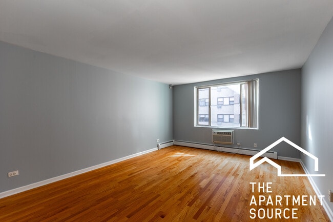 5820 N Sheridan Rd in Chicago, IL - Building Photo - Building Photo