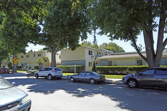 Glen Terraces in San Jose, CA - Building Photo - Building Photo