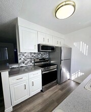 Harmony Court Apartments in Pasadena, CA - Building Photo - Building Photo