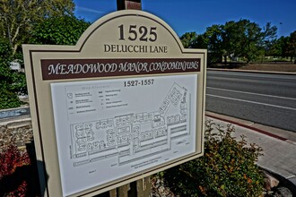 1531 Delucchi Ln in Reno, NV - Foto de edificio - Building Photo