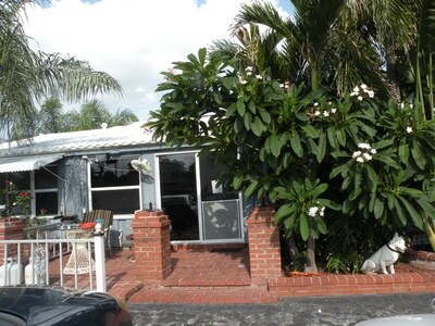 665 Poinsettia Ave in Clearwater Beach, FL - Foto de edificio