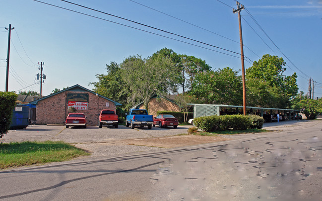 Village Green Townhomes in Baytown, TX - Building Photo - Building Photo