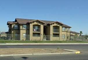 Sandstone Apartments in Fresno, CA - Building Photo