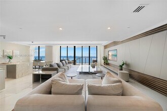 3131 NE 7th Ave in Miami, FL - Building Photo - Building Photo