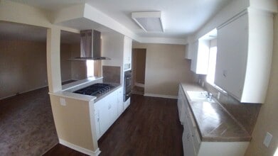 6018 Norwalk Blvd, Unit #200 in Whittier, CA - Foto de edificio - Building Photo
