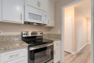 El Camino Place in Sacramento, CA - Building Photo - Interior Photo