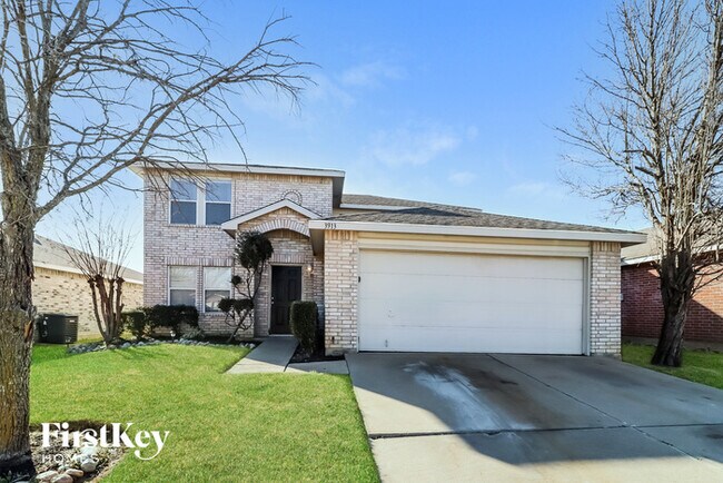 property at 3913 Fox Run Dr