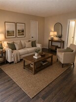 6134 Woodman Ave in Van Nuys, CA - Building Photo