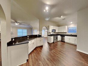 5010 Chase Mountain Dr in Bacliff, TX - Building Photo - Building Photo