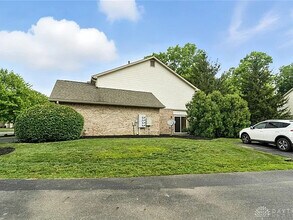 8576 Timber Park Dr in Centerville, OH - Building Photo - Building Photo