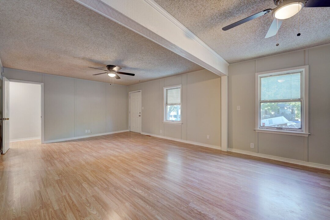 427 S 72nd E Ave in Tulsa, OK - Building Photo