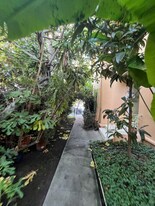 139 Sweetzer Ave, Unit 139 in Los Angeles, CA - Building Photo