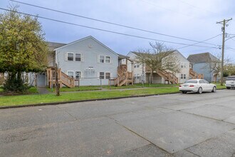 Commonwealth Apartments in Tacoma, WA - Building Photo - Building Photo