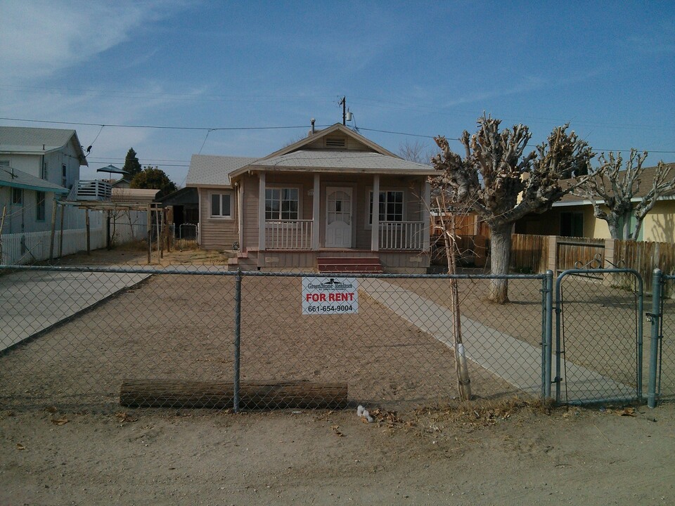 617 Tyler St in Taft, CA - Building Photo