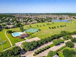 704 Red Oak Ct in Crowley, TX - Building Photo - Building Photo