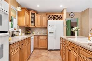 14 Piezzo Dr in Westerly, RI - Foto de edificio - Building Photo