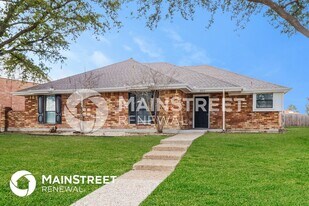 2517 Dove Creek Ln in Carrollton, TX - Building Photo