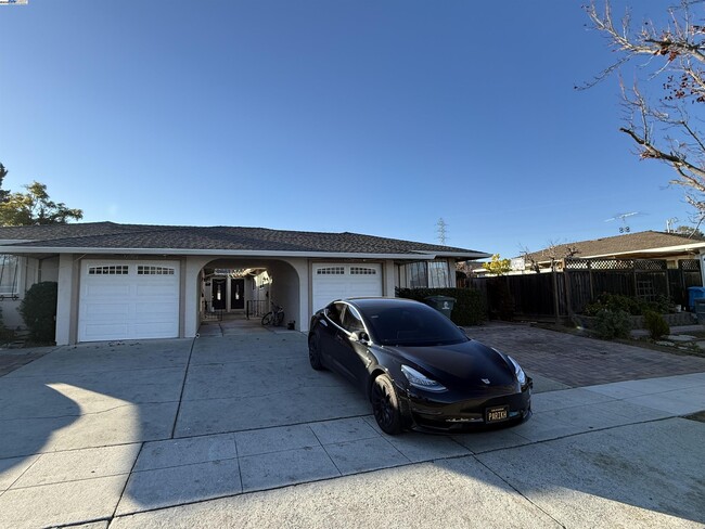 10701 Hale Pl in Cupertino, CA - Building Photo - Building Photo