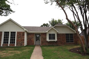 1505 Bergen Dr in Garland, TX - Building Photo