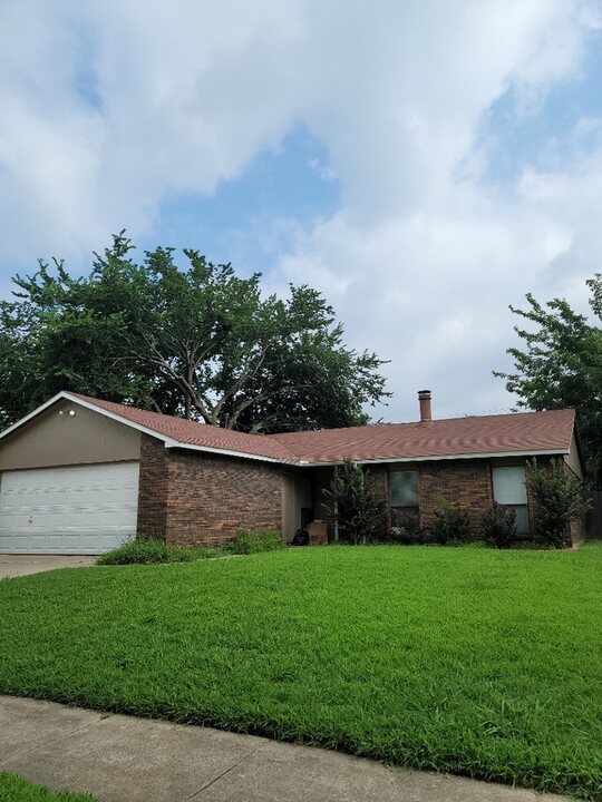 6801 Blackberry Dr in Arlington, TX - Building Photo