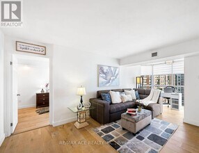 285 Enfield Pl in Mississauga, ON - Building Photo - Building Photo