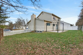 1105 Treetop Village Dr in Ballwin, MO - Building Photo - Building Photo