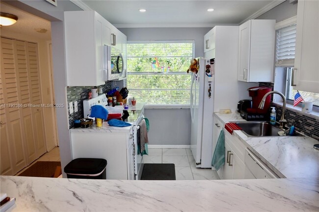 3776 Inverrary Blvd in Lauderhill, FL - Building Photo - Building Photo