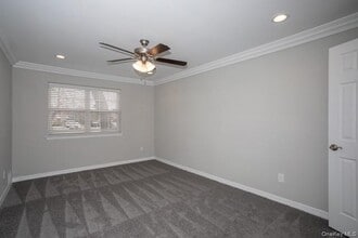 50 Westwood Dr in Westbury, NY - Building Photo - Building Photo