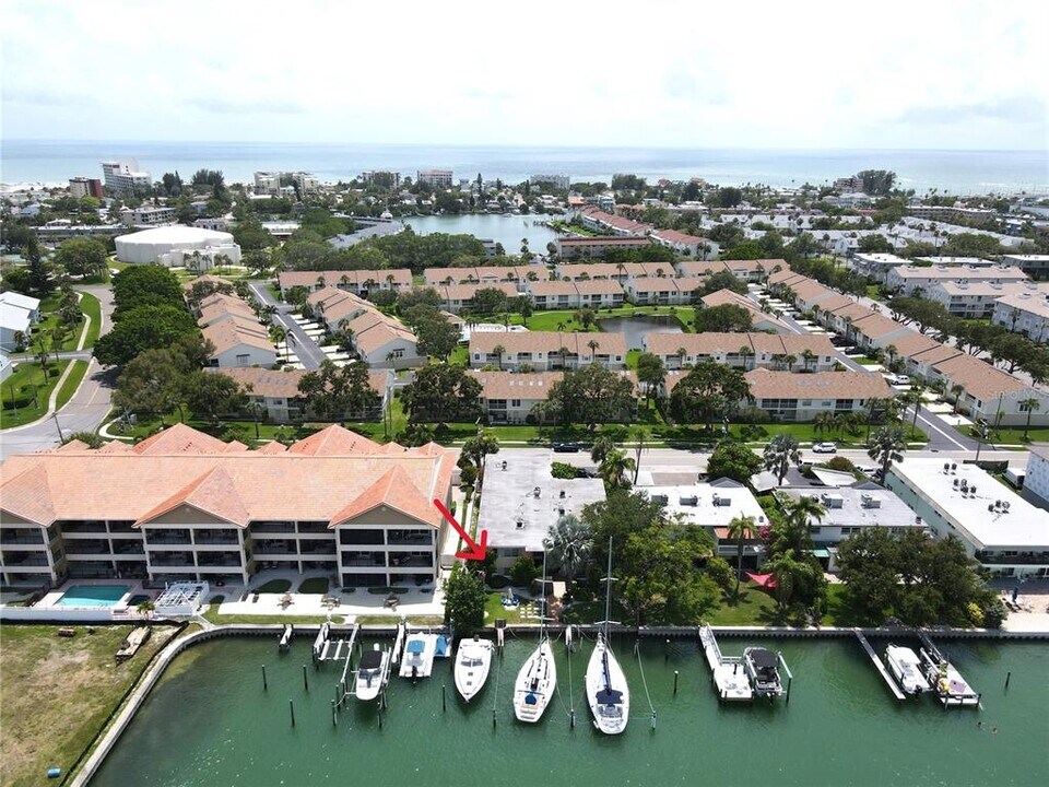 12175 3rd St E in Treasure Island, FL - Building Photo