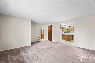 7012 NE 56th Ave in Vancouver, WA - Building Photo - Building Photo
