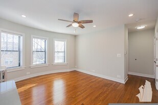 1940 W Wilson Ave, Unit 1948-1S in Chicago, IL - Building Photo