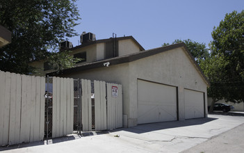 16428 Orange St in Hesperia, CA - Foto de edificio - Building Photo