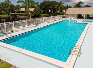 6350 92nd Pl N, Unit 2204 in Pinellas Park, FL - Foto de edificio - Building Photo