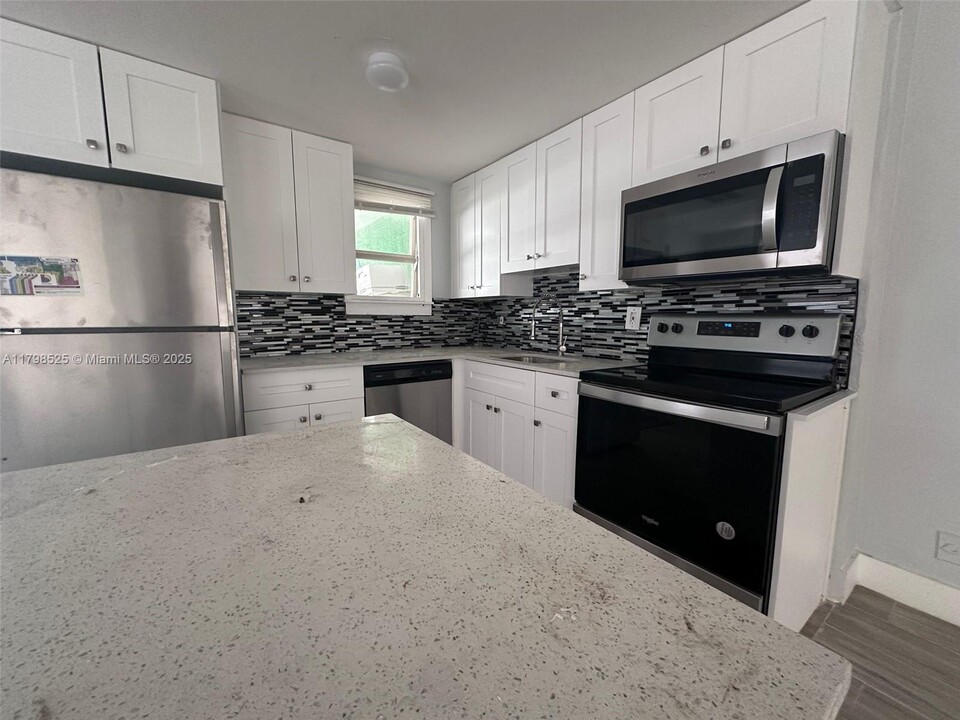 209 SW 5th St in Dania Beach, FL - Building Photo