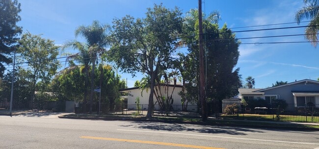 Oxnard Street Apartments in North Hollywood, CA - Building Photo - Building Photo