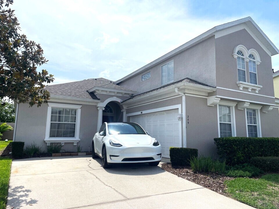 209 Minniehaha Cir in Haines City, FL - Building Photo