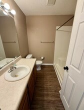 7931 Leverette Way in Powell, TN - Foto de edificio - Building Photo