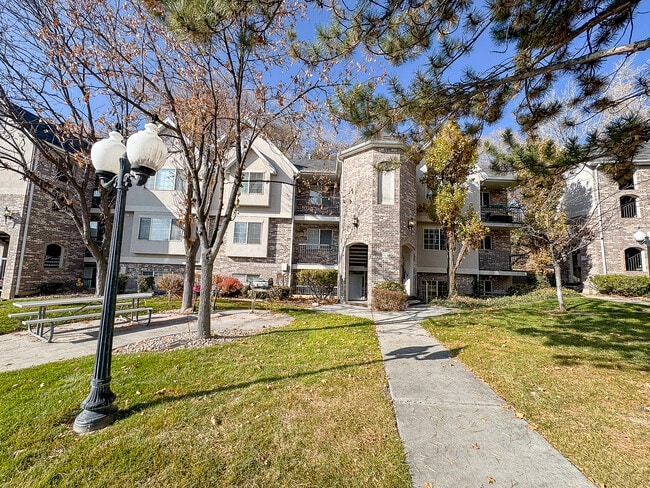 property at 1611 N Grandview Ln